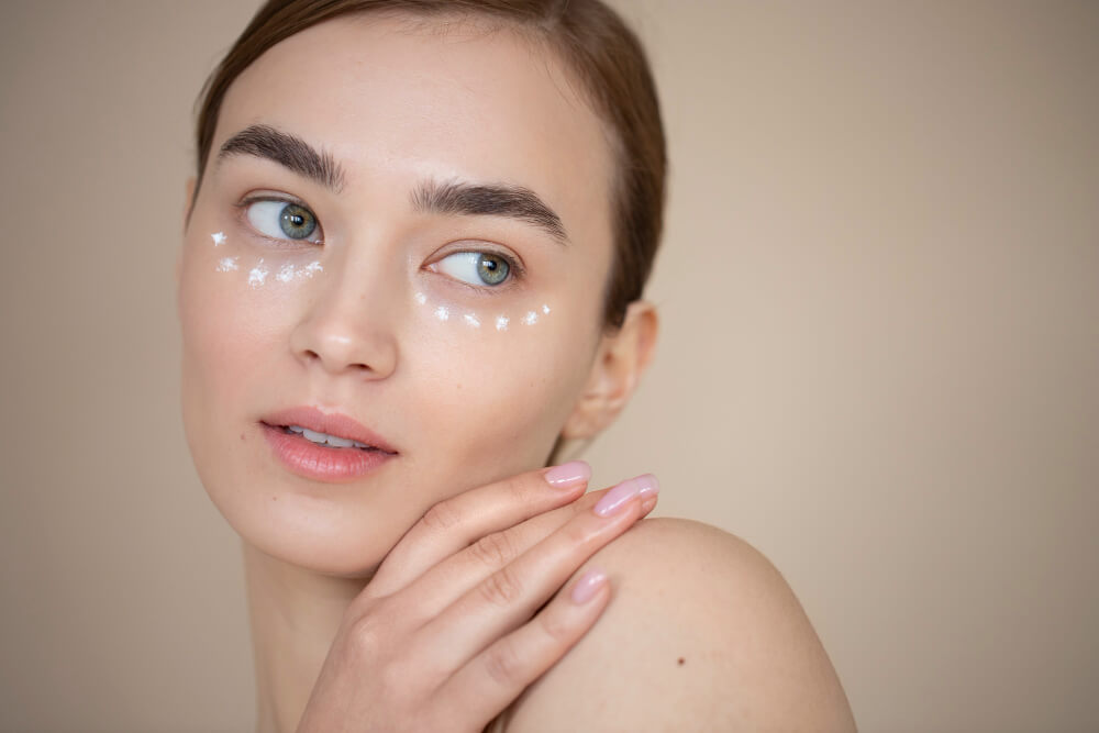 Антивіковий крем для шкіри навколо очей з SPF15 для зволоження